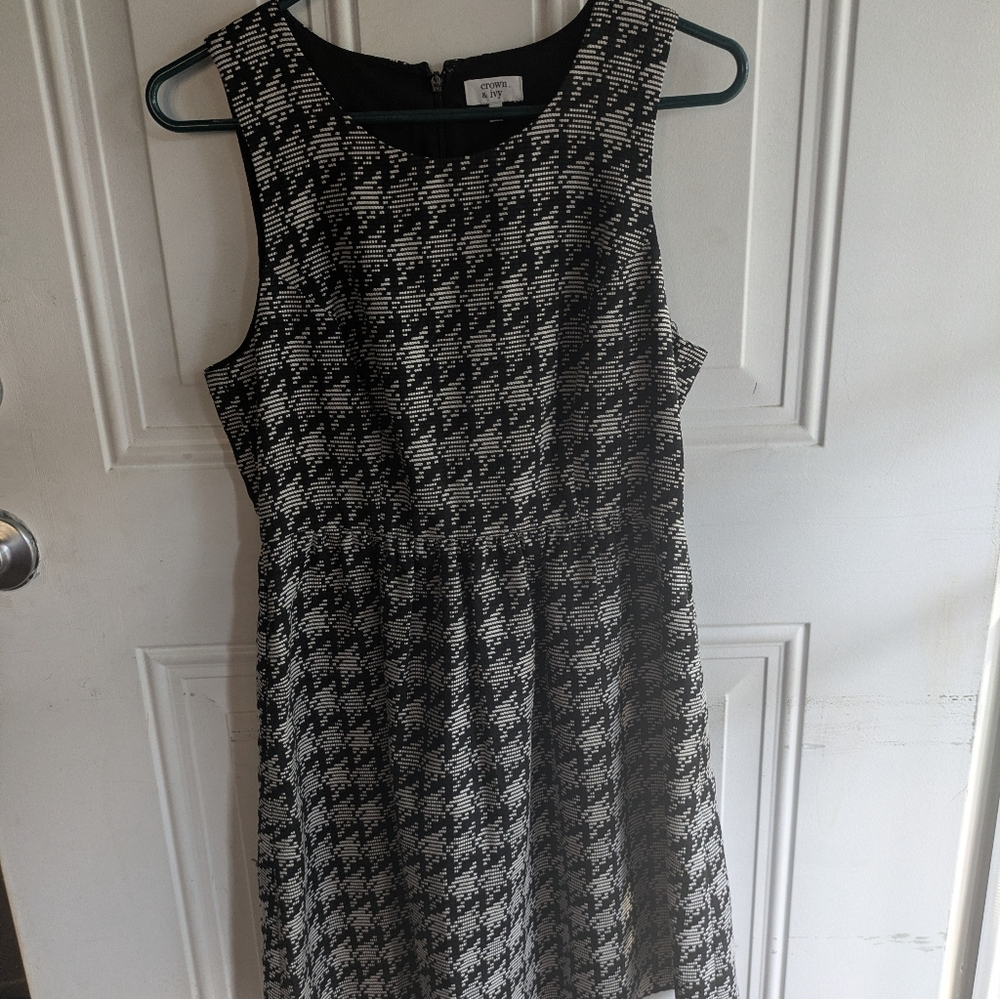 Crown & Ivy Black White Sleeveless Dress Size 6